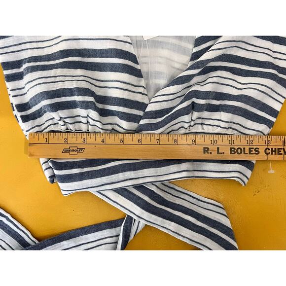 Olivaceous Striped Cap Sleeve V-Neck Tie Front Cropped Top White/Gray Small NWT - Picture 6 of 6